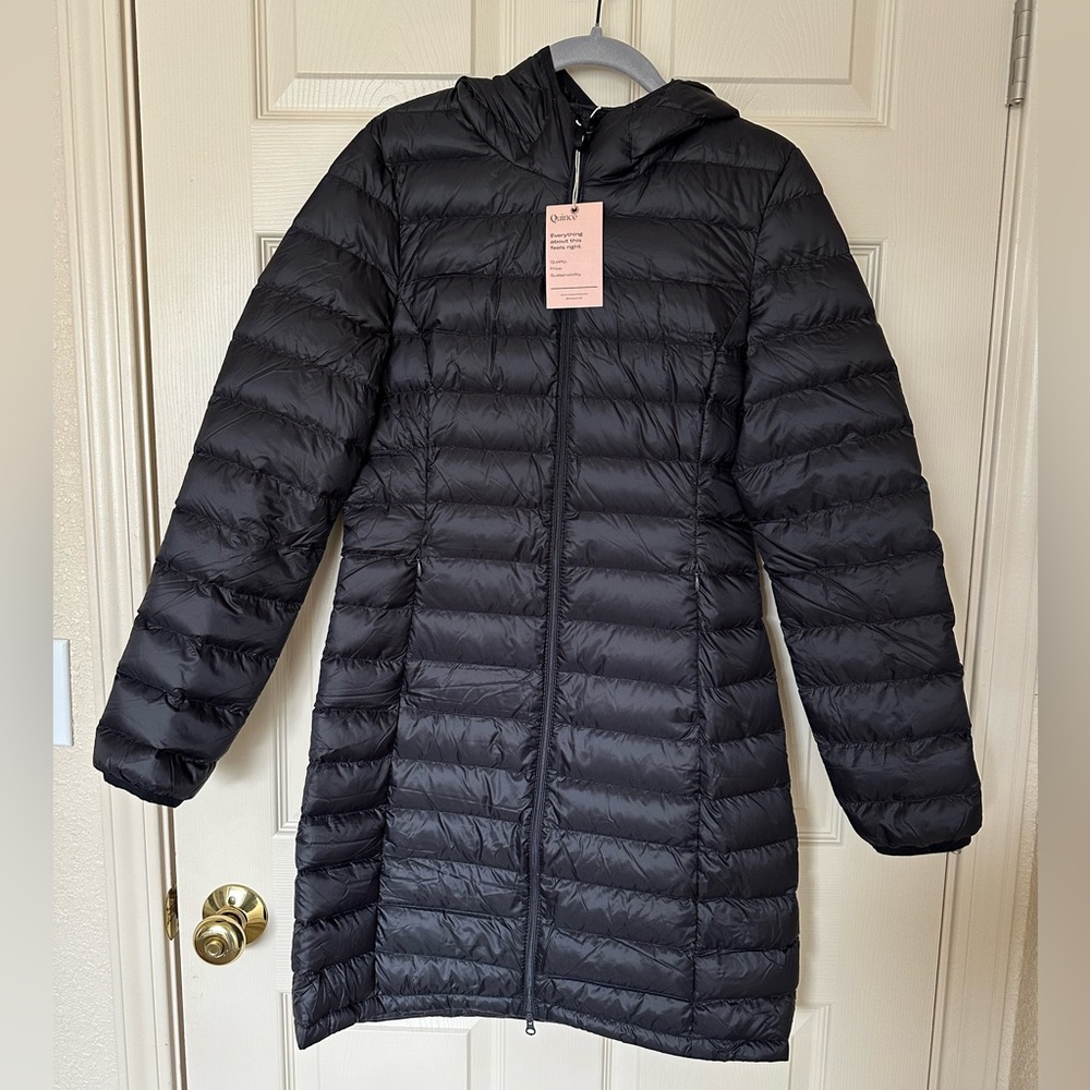Quince lightweight down puffer jacket. Size: S